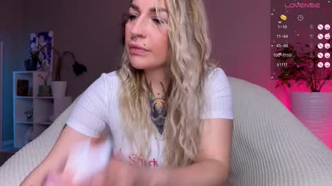 Snapshot of tanya_acid chatting on 16, 11, 2025 Tanya acid online show from 16, 11, 2025