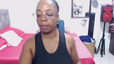 Snapshot of tanythottxx chatting on 21, 2, 2025 TANYTHOTTxx online show from 21, 2, 2025