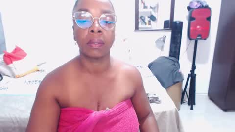 Snapshot of tanythottxx chatting on 6, 3, 2025 TANYTHOTTxx online show from 6, 3, 2025