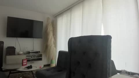 Snapshot of tara__ chatting on 9, 10, 2025 tara__ online show from 9, 10, 2025