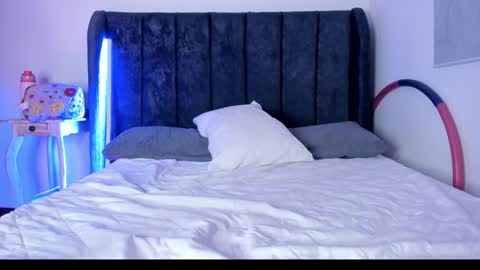 Snapshot of tara__ chatting on 4, 11, 2025 tara__ online show from 4, 11, 2025