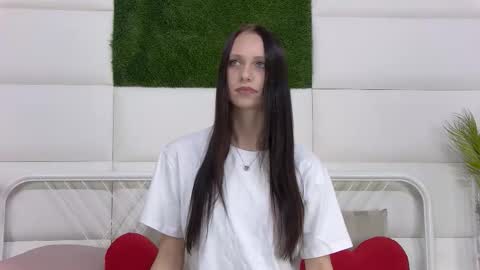 Snapshot of taraharriss chatting on 19, 10, 2025 taraharriss online show from 19, 10, 2025