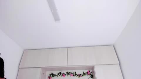 Snapshot of tarawiilson_ chatting on 14, 9, 2025  T A R A  online show from 14, 9, 2025