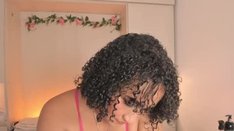 Snapshot of tarawiilson_ chatting on 30, 9, 2025  T A R A  online show from 30, 9, 2025
