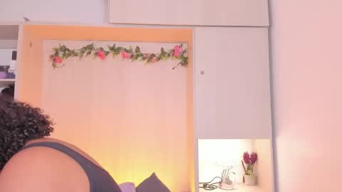 Snapshot of tarawiilson_ chatting on 18, 10, 2025  T A R A  online show from 18, 10, 2025