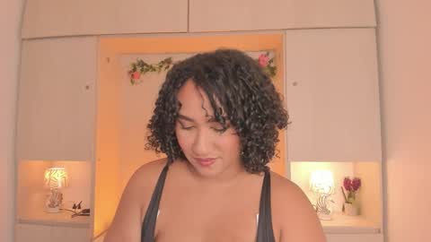 Snapshot of tarawiilson_ chatting on 22, 10, 2025  T A R A  online show from 22, 10, 2025
