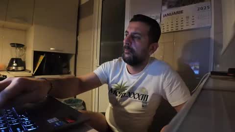 Snapshot of tarkan198 chatting on 8, 1, 2025 tarkan198 online show from 8, 1, 2025