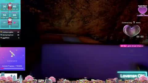 Snapshot of tashakai chatting on 28, 11, 2025 TashaKai online show from 28, 11, 2025