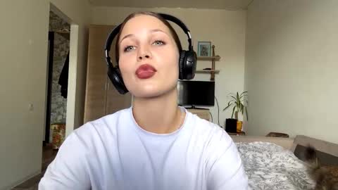 Julia online show from 10, 9, 2025