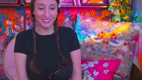 Vivian  Clark online show from 14, 5, 2026