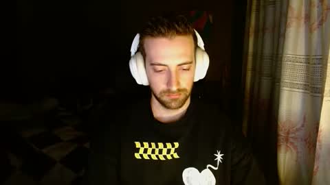 Snapshot of tastemyboner chatting on 8, 1, 2026 tastemyboner online show from 8, 1, 2026