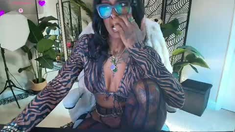Snapshot of tatted_vixen chatting on 17, 5, 2026 Tatted Queen online show from 17, 5, 2026