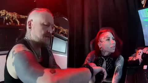 Snapshot of tattedmilfymama chatting on 27, 3, 2026 MilfyDixx online show from 27, 3, 2026