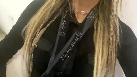 Tatto Fox online show from 20, 10, 2025