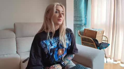 tattoobbgirl online show from 11, 4, 2026