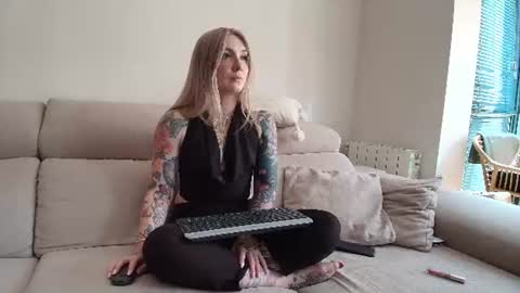 Snapshot of tattoobbgirl chatting on 18, 7, 2026 tattoobbgirl online show from 18, 7, 2026