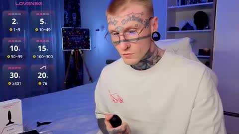 Snapshot of tattooed666cat chatting on 13, 2, 2026 Alex but u can call me Theo online show from 13, 2, 2026