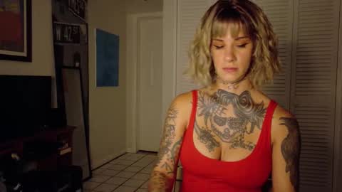 Snapshot of tattooed_natalia chatting on 28, 10, 2025 Natalia 3 online show from 28, 10, 2025