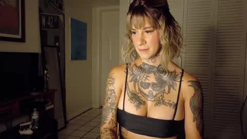 Snapshot of tattooed_natalia chatting on 11, 11, 2025 Natalia 3 online show from 11, 11, 2025