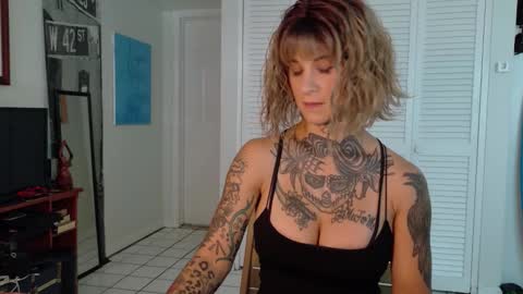 Snapshot of tattooed_natalia chatting on 29, 11, 2025 Natalia 3 online show from 29, 11, 2025