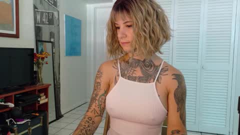 Snapshot of tattooed_natalia chatting on 22, 12, 2025 Natalia 3 online show from 22, 12, 2025
