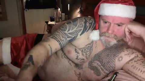 Snapshot of tattooeddilf01 chatting on 22, 12, 2024 Tattooeddilf 01 online show from 22, 12, 2024
