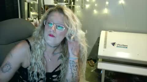 Lisa Lovely online show from 2, 1, 2025