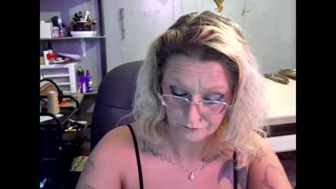 Lisa Lovely online show from 24, 1, 2025