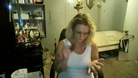 Lisa Lovely online show from 13, 2, 2025