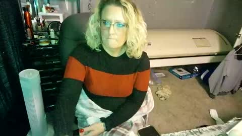Lisa Lovely online show from 16, 2, 2025
