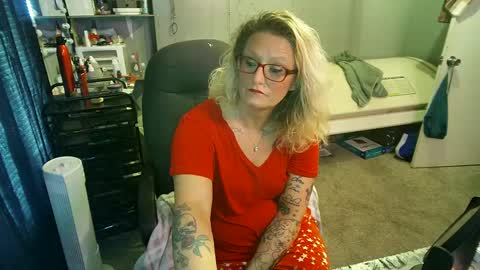 Lisa Lovely online show from 19, 2, 2025