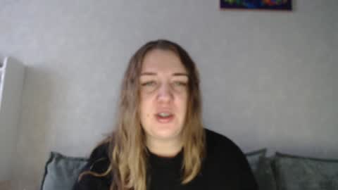 Snapshot of taxxxu chatting on 23, 12, 2024 Diana online show from 23, 12, 2024