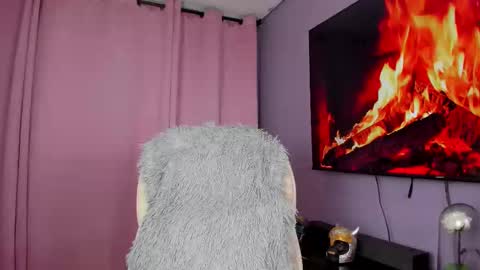 Snapshot of taybunny18 chatting on 8, 3, 2025 online show from 8, 3, 2025