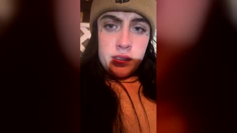 Snapshot of tayl0rx0 chatting on 22, 12, 2025 badgirltay online show from 22, 12, 2025