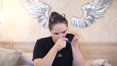 Teylor  Kim online show from 4, 12, 2025