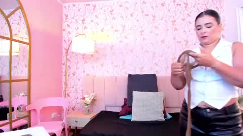 Taylor Bennet online show from 7, 6, 2026