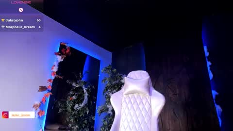 Snapshot of taylor_jonnees chatting on 14, 10, 2025 Taylor  Help me to get 100 thumbs up online show from 14, 10, 2025