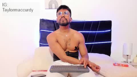 taylormaccurdy_ online show from 17, 12, 2025