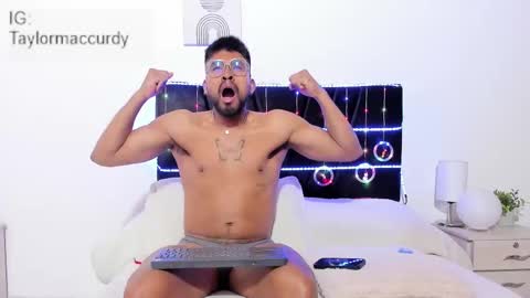 taylormaccurdy_ online show from 22, 12, 2025