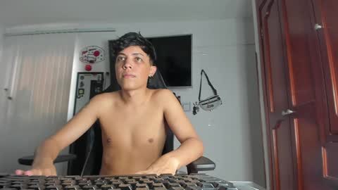 Snapshot of taylorsorf chatting on 19, 12, 2024 taylorsorf online show from 19, 12, 2024