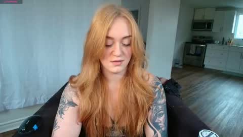 Snapshot of taylortait chatting on 3, 11, 2025 Taylor Tait online show from 3, 11, 2025