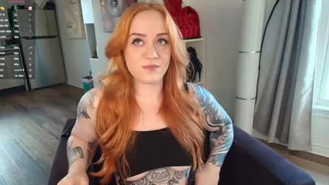 Snapshot of taylortait chatting on 22, 11, 2025 Taylor Tait online show from 22, 11, 2025