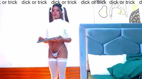 Snapshot of tayra1 chatting on 29, 10, 2025 Tayra...  online show from 29, 10, 2025