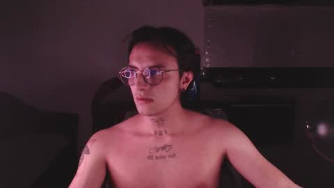 Teo independent model online show from 12, 3, 2025