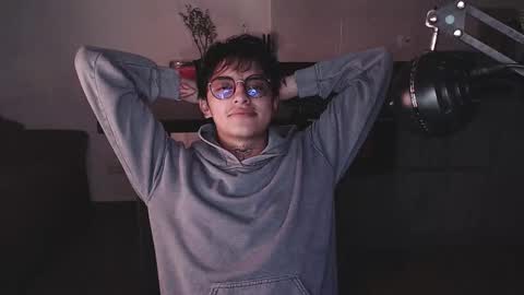 Teo independent model online show from 4, 2, 2026