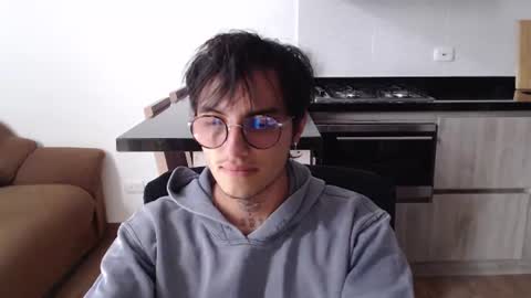 Teo independent model online show from 10, 7, 2026