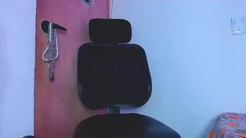 Charlee He online show from 17, 12, 2024
