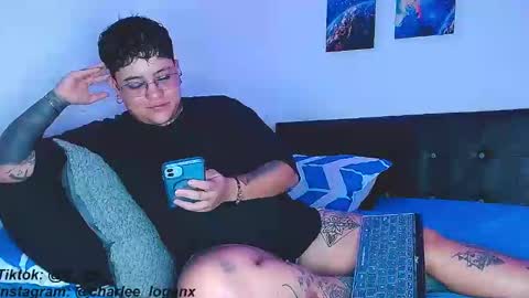 Charlee He online show from 27, 1, 2025