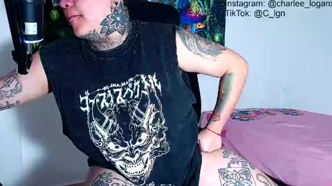 Charlee He online show from 13, 5, 2026