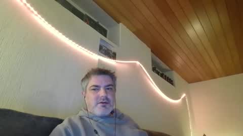 Snapshot of teeforyou chatting on 5, 2, 2025 Peter online show from 5, 2, 2025